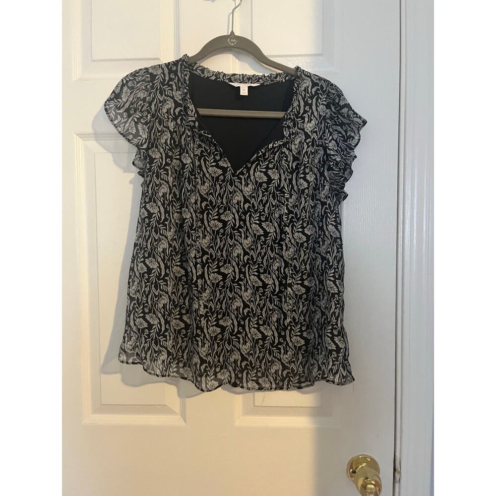 LC Lauren Conrad Ruffle short sleeve Blouse | Navy Pattern | Medium